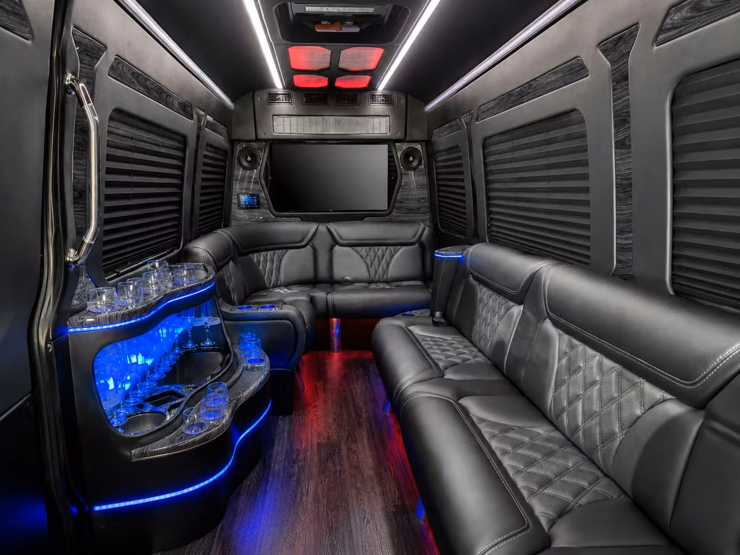 charterbusdavenport com makes it possible to arrange airport transfers and convention shuttles for davenport corporate groups