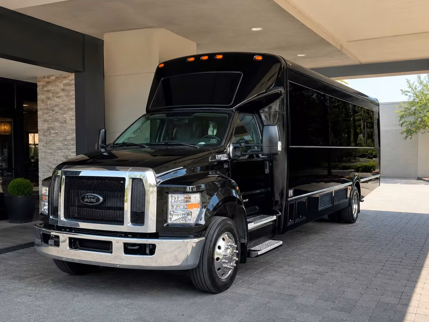 party buses for davenport prom groups who want the full experience